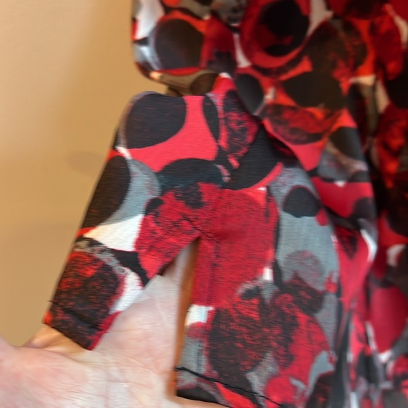 Kasper Sleeveless Top Pleated Neckline/Front Multicolored Size PM Red/Black/Whit - Picture 6 of 6